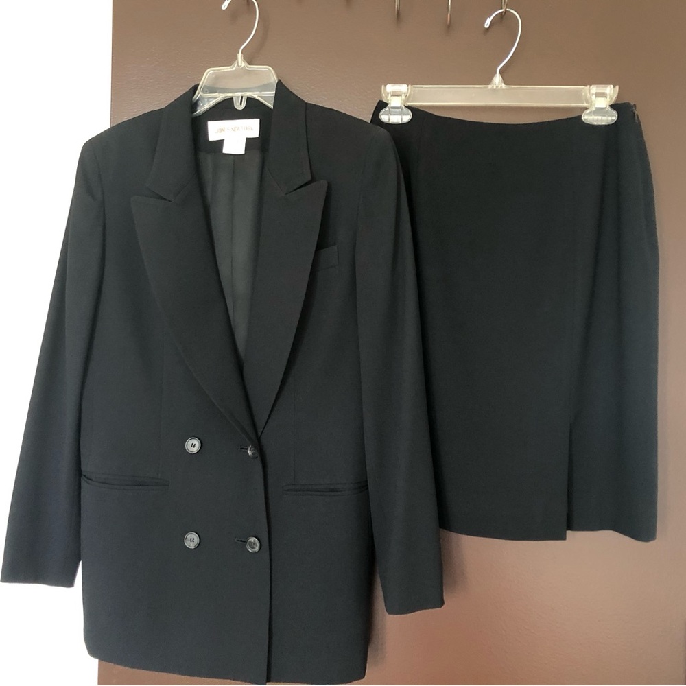 Jones Of NewYork Black Blazer and Skirt Set